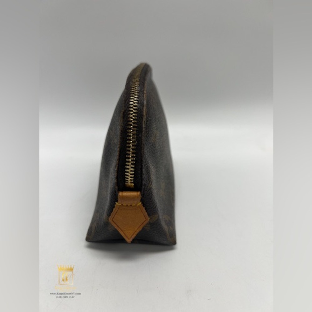 Louis Vuitton Cosmetics Pouch - Picture 4 of 13